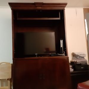 Entertainment center cabinet